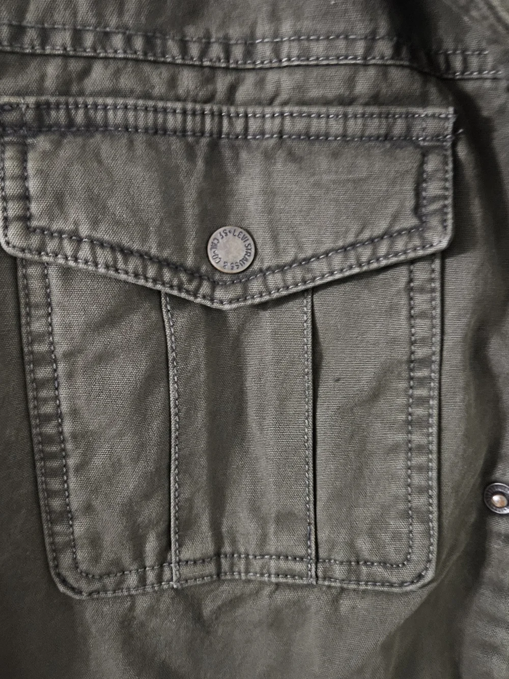 NWT Men's Levi's Military Trucker Jacket with  a Removable Hood and Bib Size L